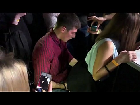 ❤️ Gnéas fíor i club oíche na rúise. Cailín na Rúise 18-bliain d'aois san anas agus faighne fucked i club oíche ❤️ Sluts linn ﹏